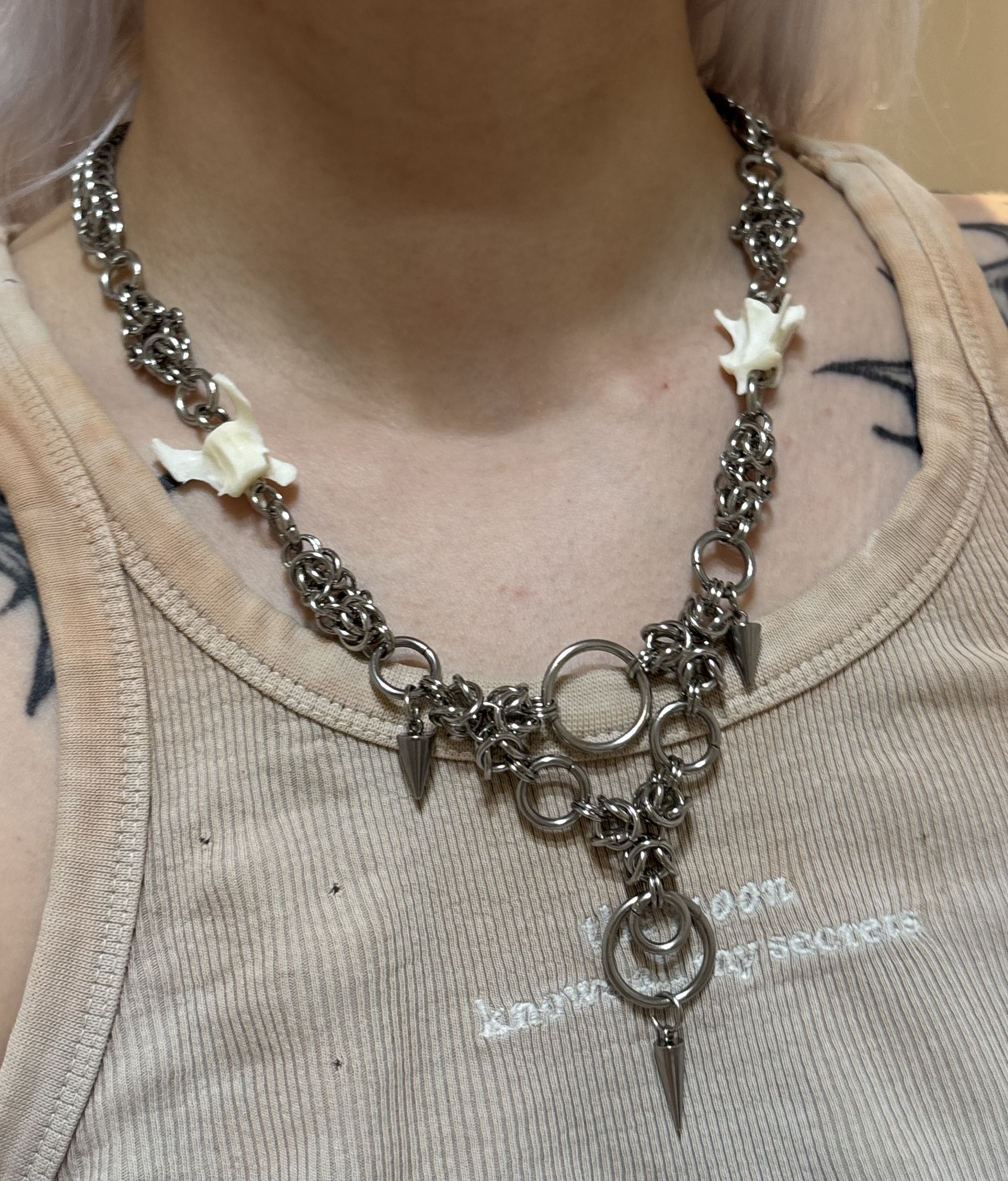 Collier [NERI] — photographie de la création